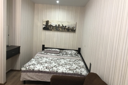 Квартир возле ЖД вокзала. Для для граждан РФ есть возможность оплаты пластиковыми и кредитными картами.