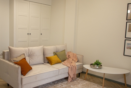 Метро грушевка, современная студия