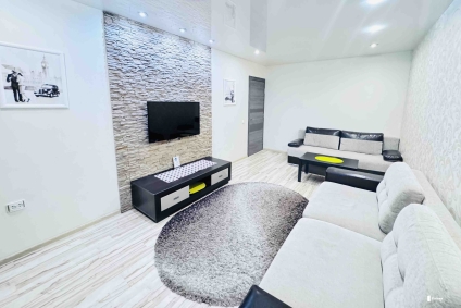 Уютная квартира для проживания с семьёй и команд.