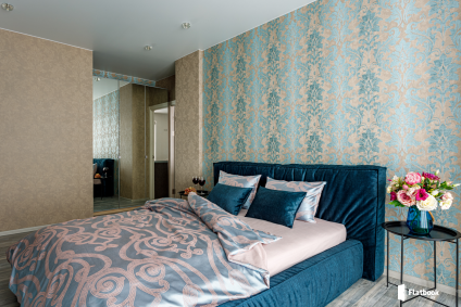 Соответствие фото 100%! Панорамный вид ,окна в пол. Цена зависит от количества человек и срока проживания