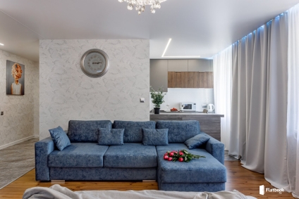 Цена зависит от количества человек и срока проживания.