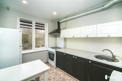 Двушка Зеленый Луг ул.Тикоцкого