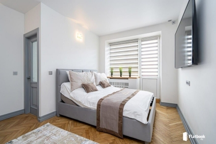 МАССАЖНАЯ КРОВАТЬ! Продвинутая квартира с балконом у метро класса LUX. Центр