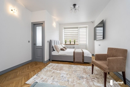 МАССАЖНАЯ КРОВАТЬ! Продвинутая квартира с балконом у метро класса LUX. Центр