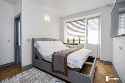 МАССАЖНАЯ КРОВАТЬ! Продвинутая квартира с балконом у метро класса LUX. Центр