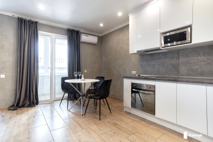 Уютная, атмосферная квартира, с красивым видом из окна.