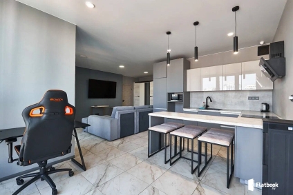 Уютная, атмосферная квартира, с красивым видом из окна.