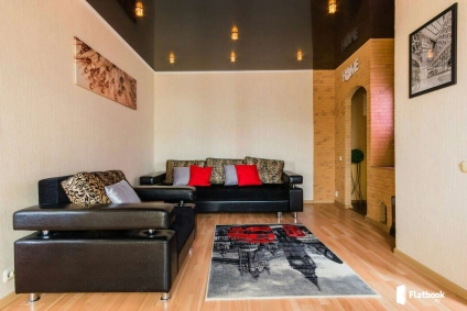 Центр. Вид на площадь Якуба Коласа. Метро у дома