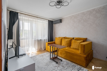 Подходит для проведения вечеринок. Есть кофемашина BORK