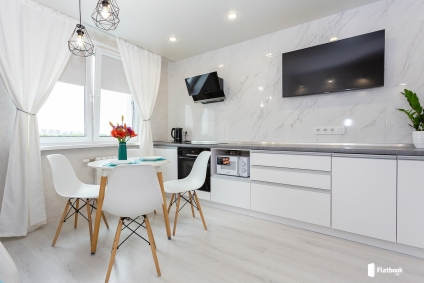 Евротрешка возле метро (2 кровати и диван)