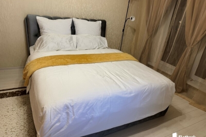 Уютная новая квартира с большой кроватью king-size